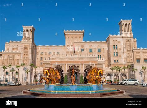 Al Qasr Medinat Jumeirah Hotel In Dubai Uae Stock Photo Alamy