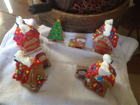 Snoopy Gingerbread Houses Gingerbread House Gingerbread Holiday