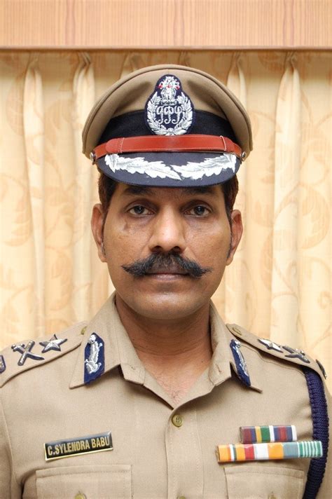 It was designed to solve the main limitations of the twisted nematic field effect (tn). Why do some IPS officers have a black strip at the collar of their uniform? What does it ...