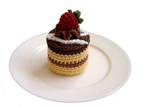 Satu bahagian dimasukkan chocolate emulco dan kacau. Cakes - Crochet Cake Sachets