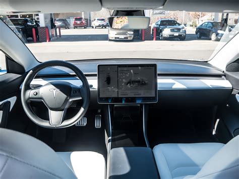 For every moment i spent admiring its simplicity i spent at least three or four lamenting the lack of quality. Tesla Model 3 Performance Interior - How Car Specs