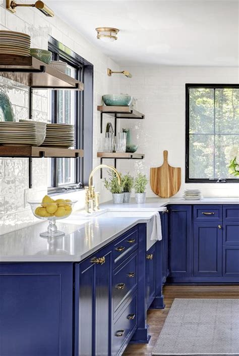 In modern kitchens in particular, lighting the stainless steel hood and exposed piping pop against the navy walls, while the striped blue fabric lightens the mood. 13 Stylish Modern Kitchen Ideas - Contemporary Kitchen ...