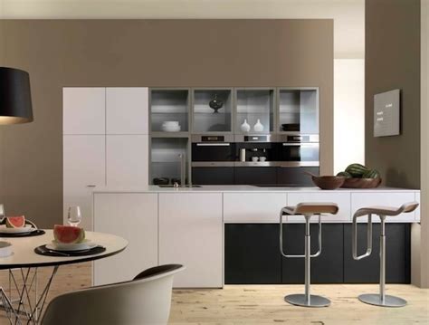 Good details in sudbury ma pinney designs photography by ben. Glass front kitchen cabinets for a fashionable look in the ...