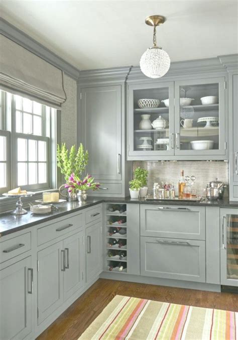 Cabinet color trends for a long time, white has dominated kitchen design. A first-class butler's pantry boasts 