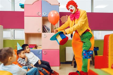 Premium Photo Funny Clown Shows Tricks With Balloon To Surprised