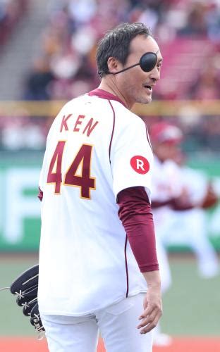 芦名軍は、家内の内紛から足並みが揃わず、戦いは伊達軍の圧勝で終わった。 奥州の名門・芦名家は滅亡。 この時から昇り竜の如き勢いの政宗は、独眼竜政宗と呼ばれた。 disc 6 第二十一回「修羅の母」 5月24日放送 天正十八年（1590）の初め、秀吉は北条氏討伐の軍令を発し. 「独眼竜」渡辺謙 ゆかりの宮城で始球式 眼帯つけて登場 ...