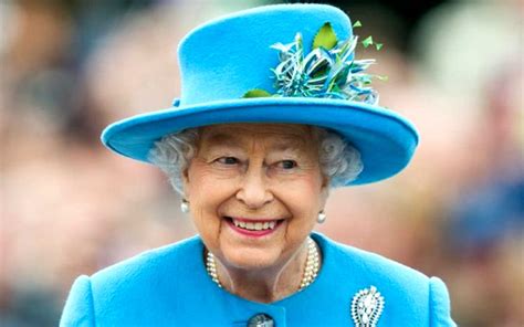Posted at 18:17 19 mar18:17 19 mar. Rainha Elizabeth II faz 94 anos; veja vídeo da infância da ...