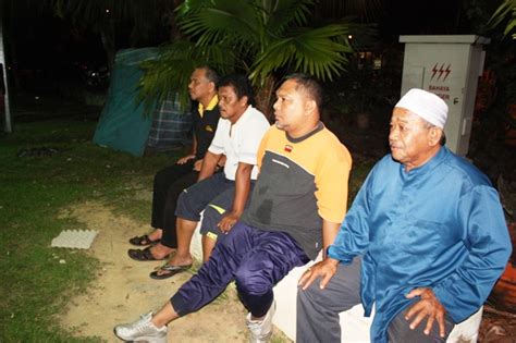 Masjid tan sri ainuddin wahid مسجد تن سري عينو الدين واحد. Berita Ziarah Tan Sri Ainuddin Wahid | Masjid Jamek Tan ...