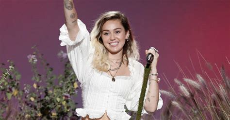 Miley Cyrus Hits The Stage To Perform ‘malibu On ‘the Voice Miley