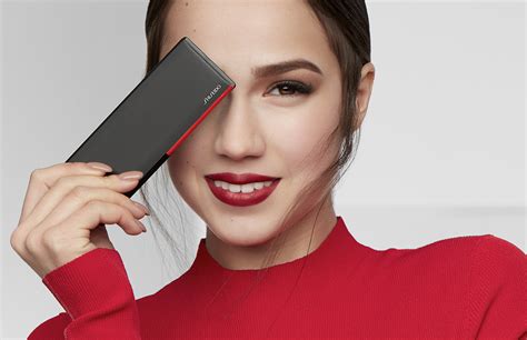 Фигуристка алина загитова — самая юная участница звездного рейтинга forbes «40 до 40». Shiseido и Алина Загитова создали коллекцию макияжа ...