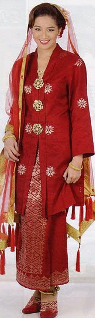 Baju kebaya tradisional / labuh. BUSANA MELAYU LAMA