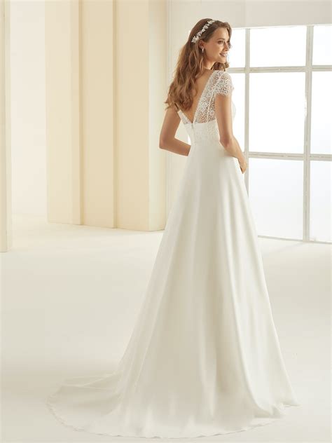 Finde die schönsten kleider für hochzeiten von maxikleidern bis zu minikleidern jetzt bei asos. Brautkleid in A-Linie mit Illusion-V-Ausschnitt von Bianco ...