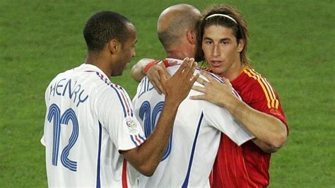 Zidane Abraza A Sergio Ramos Tras El España Francia Del Mundial 2006