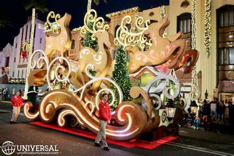 Photos Universals Christmas Holiday Parade Featuring Macys