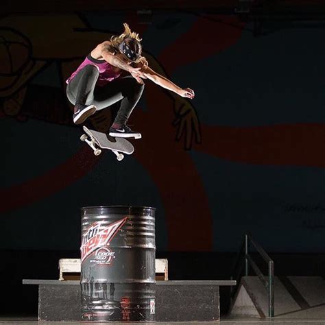 But skateboarding taught me not to give up. Boardriding | Leticia Bufoni