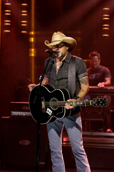 Jason Aldean Performs A Little More Summertime On Fallons Tonight