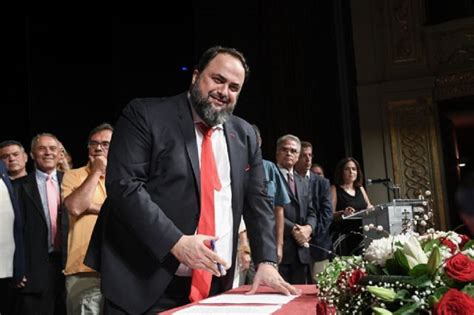 Ο ηγέτης του ολυμπιακού θέλησε να επιθεωρήσει τα νέα έργα που γίνονται εκεί με στόχο την αναβάθμιση των εγκαταστάσεων και να ξεναγηθεί στα νέα γήπεδα που δημιουργούνται, για μπιτς σόκερ, ποδοβόλεϊ. Βαγγέλης Μαρινάκης: «Θα δουλέψουμε σκληρά για να ...