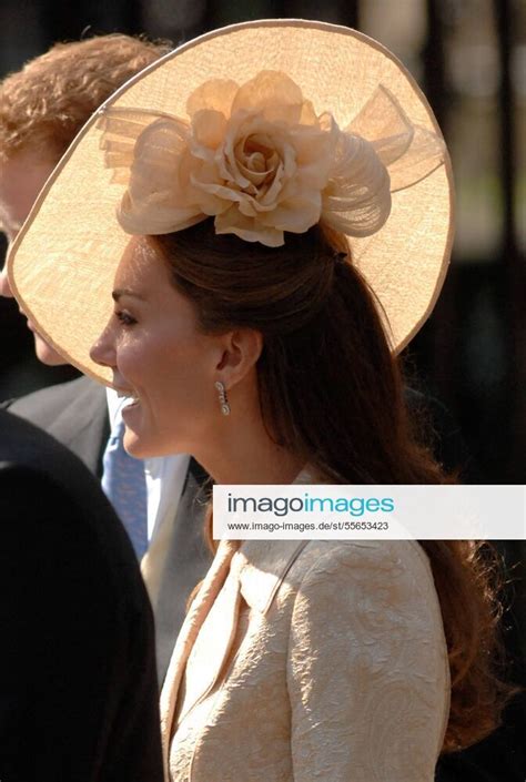 Catherine Duchess Of Cambridge Bei Der Hochzeit Von Zara Phillips Und Mike Tindall In