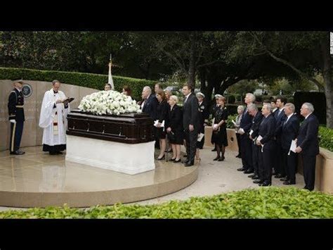 Bagi bennington, linkin park adalah penyelamat. Chester Bennington funeral / Rest in Peace CHESTER ...