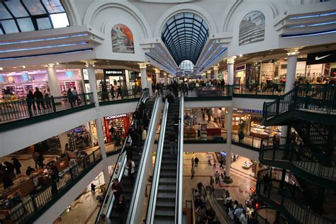 Retail stores in Israel start to open, despite government coronavirus ...