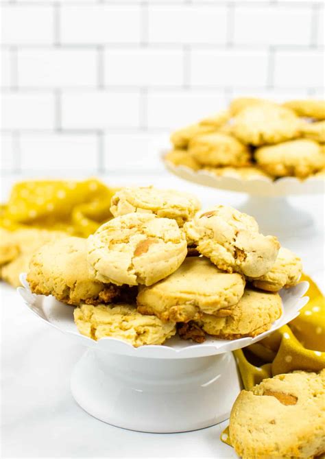 This classic banana pudding is an easy to make, delicious no bake treat. Banana Pudding Cookies - Bakerish