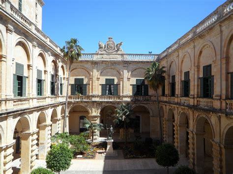 Beginnen kann jede mietwagen rundreise in rhodos stadt, dem hauptort und touristischen zentrum im norden der griechischen ferieninsel. Sehenswürdigkeiten auf Rhodos erleben