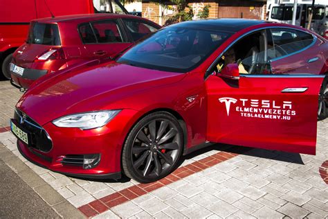 Ilyen érzést nyújt egy 762 lóerős Tesla - Videó | Elektromos autó mánia