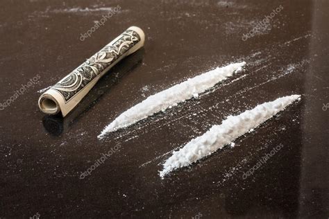 Zwei Zeilen Kokain Stockfotografie Lizenzfreie Fotos © Fotomaximum 22906998 Depositphotos