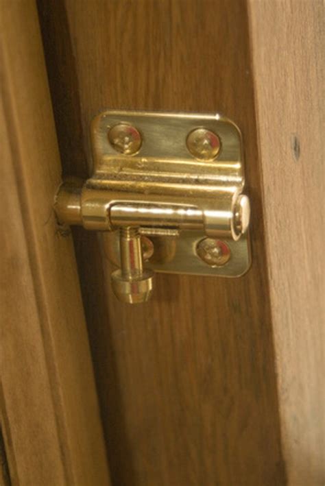 Electronic door locks use an electronic keypad instead of a key. Magnetic Lock Vs. Electronic Strike | Hunker