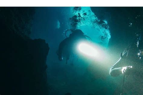 The 3 Reasons Why Cave Diving Is Dangerous Divingcorner