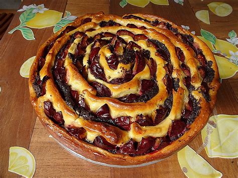 Zwetschgenkuchen literally means plum cake (zwetschgen=plums and kuchen=cake) and is also known as pflaumenkuchen or zwetschgendatschi depending on the region. Zwetschgen - Mohn - Kuchen von nsalzi | Chefkoch