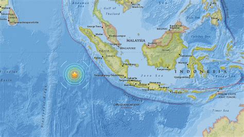 Massive 7.8 quake hits off Indonesia; tsunami warning lifted