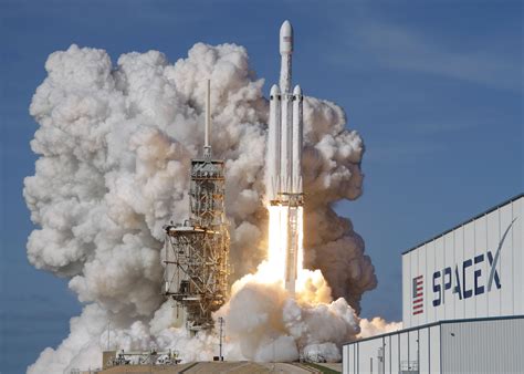Последние твиты от spacex (@spacex). SpaceX lance sa nouvelle fusée Falcon Heavy - Journal Métro