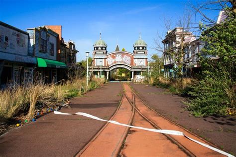 Entrance To Nara Dreamland An Abandoned Theme Park In Japan Artofit