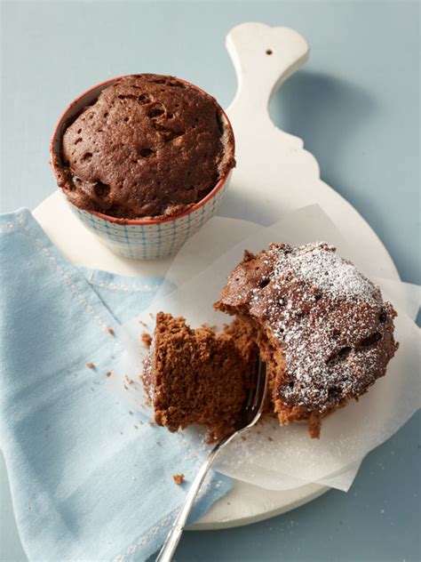 Für die wenigen minuten an aufwand bekommst du einen wunderbaren kuchen, serviert in einer tasse. Kuchen mit Schokolade aus der Mikrowelle von 22302230 ...