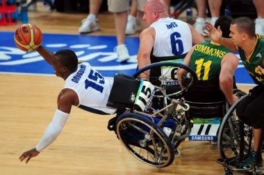 De paralympische spelen zijn de olympische spelen voor mensen met onder meer een lichamelijke handicap, visuele beperking en/of hersenverlamming. Arno van Columnz: Paralympische Spelen