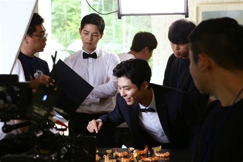 Geçtiğimiz yıl dots dizisindeki rol arkadaşı song joong ki ile hayatını birleştiren song hye kyo'nun bomba gibi bir dönüş yapmasını bekliyorduk zaten, ama park bo gum'la başrollerini paylaştığı encounter'ın açılış bölümüyle tvn tarihinin en yüksek ikinci açılış oranını elde etmesi bizim için de. Watch: Song Joong Ki And Park Bo Gum Make You Want Seafood ...
