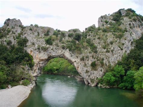 Darc De Vallon Pont Un Pont Naturel Dans Les Frances Dardeche Photo