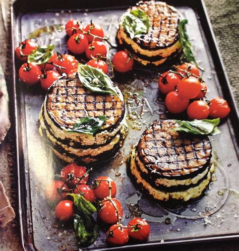 Dit recept voor couscous met gerookte kip is ideaal als je weinig tijd hebt om te koken, of weinig in huis hebt. aubergine timbaaltjes met pesto, knoflook en ricotta (ook ...