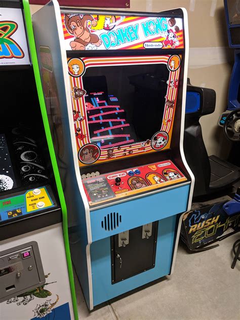 This cabinet has the same features as the ms. Donkey Kong