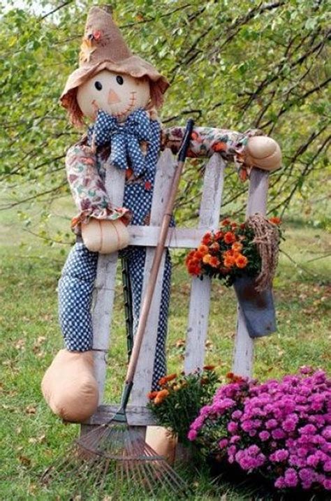 33 Gorgeous Garden Scarecrow Ideas Fall Yard Decor Fall Crafts Diy