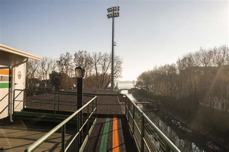 Het gehele stadion is gebouwd uit cement, inclusief een toren van 70 meter. Residence #54 | 'Stadio Pierluigi Penzo' Venezia FC ...