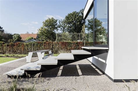Gives a completed look and feel to your outdoor living space. Home DW | Minimalist architecture, Backyard design, Outdoor stairs