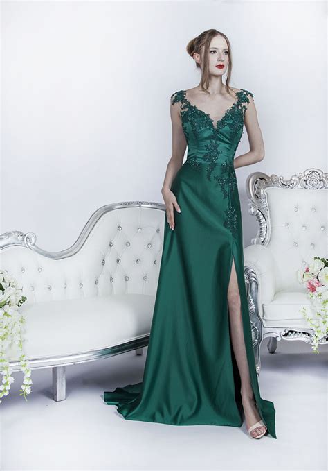 Ces robes de mariée à rabais sont prêtes pour le grand jour! Robe de soirée à Paris - Robe satin vert émeraud pour un ...