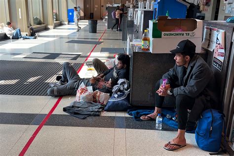 migrants sleep in chicago police stations as shelters strain reuters