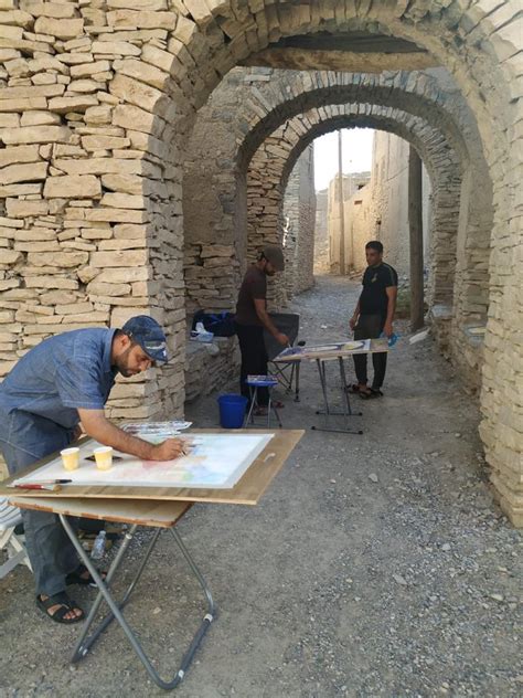 قرية بولاية أزكي تحكي كيف تم تخليد اللحظة الأثرية بالفن شؤون عمانية