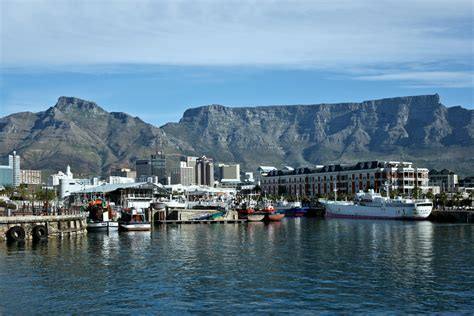 Berühmt ist kapstadt unter anderem durch sein wahrzeichen, den tafelberg. Südafrika - Kapstadt - Waterfront - V&A Waterfront Foto ...