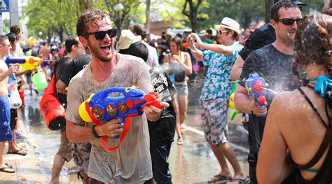 Montreal Is Hosting A Huge Water Gun Fight Daily Hive Montreal