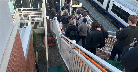 London Overground Disruption Live Updates As Commuters Face Delays
