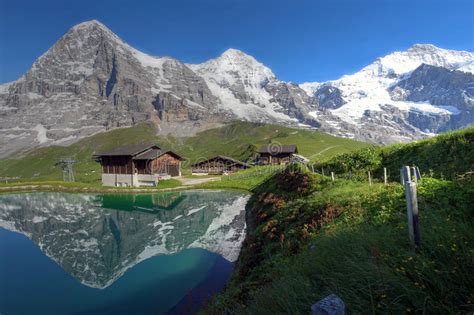 Redenen om bij bungalow.net te boeken: Eiger, Moench En Jungfrau Bergen, Zwitserland Stock ...